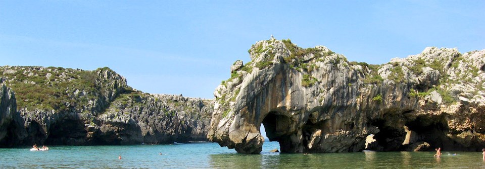 Playa de Cuevas del Mar, Llanes, Asturias