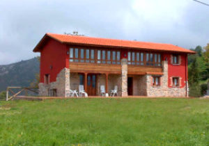 Casa “La Llanada”, para 6-8 personas. Entre Ribadesella y Arriondas